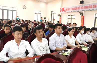 Gần 300 học sinh Vũ Quang tham gia ngày hội tư vấn hướng nghiệp và tuyển sinh năm 2023