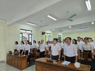 Trung tâm Dịch vụ việc làm Hà Tĩnh tổ chức lễ chào cờ đầu tháng và sinh hoạt chi bộ