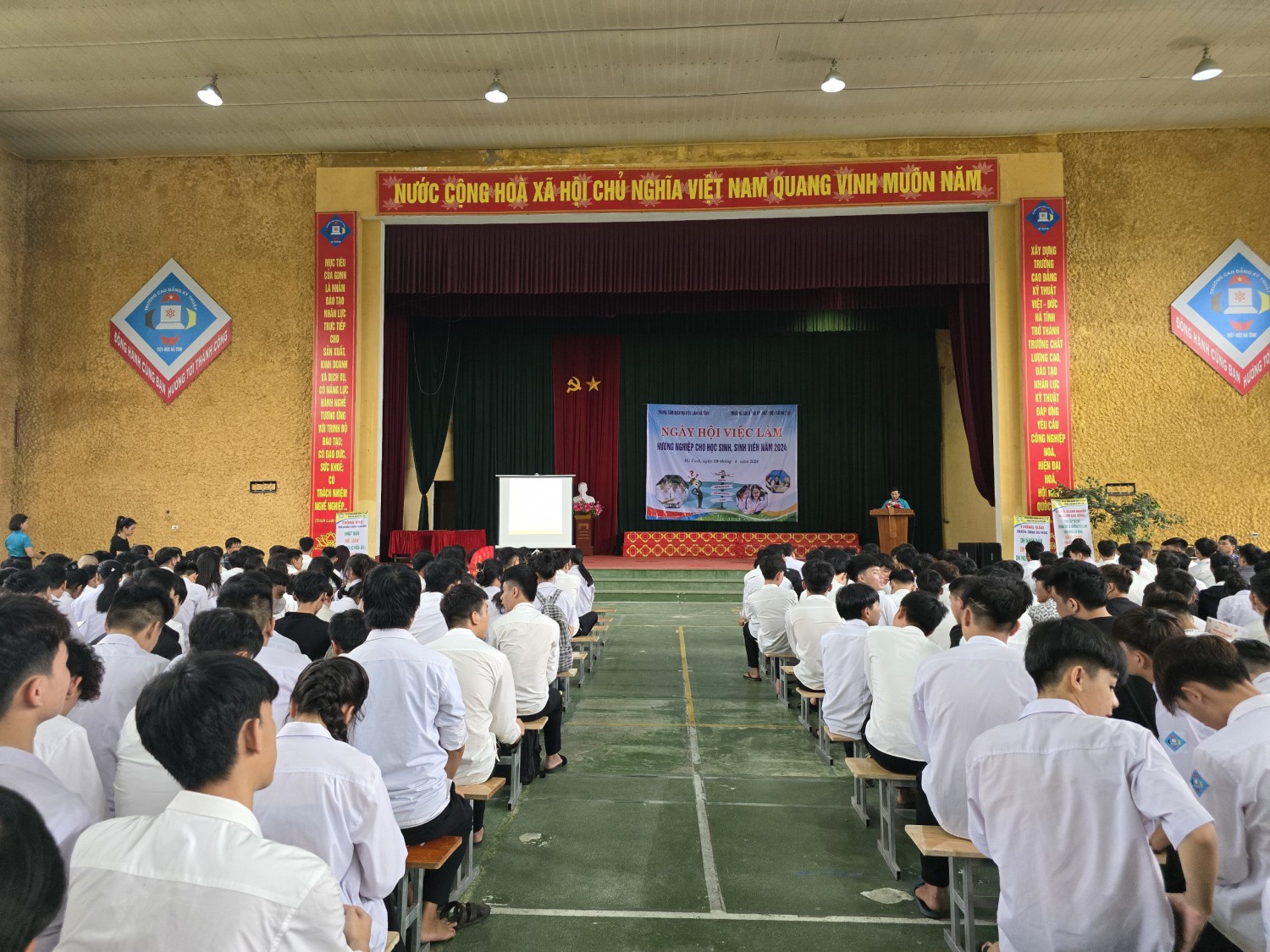 Đưa thông tin, kết nối việc làm cho các em học sinh Trường Cao đẳng Kỹ thuật Việt Đức Hà Tĩnh