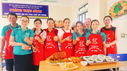 Lớp học nghề nấu ăn tại Trung tâm Dịch vụ việc làm Hà Tĩnh
