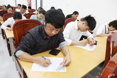 Sôi động phiên tuyển dụng VinFast: Hơn 400 lao động tìm kiếm cơ hội việc làm