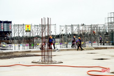 Trên công trường xây dựng Nhà máy Sản xuất Pin VinES