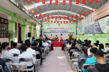 Hội chợ việc làm Hà Tĩnh: Hơn 4.200 chỉ tiêu tuyển dụng, nhiều giải pháp phát triển nguồn nhân lực ngành may mặc