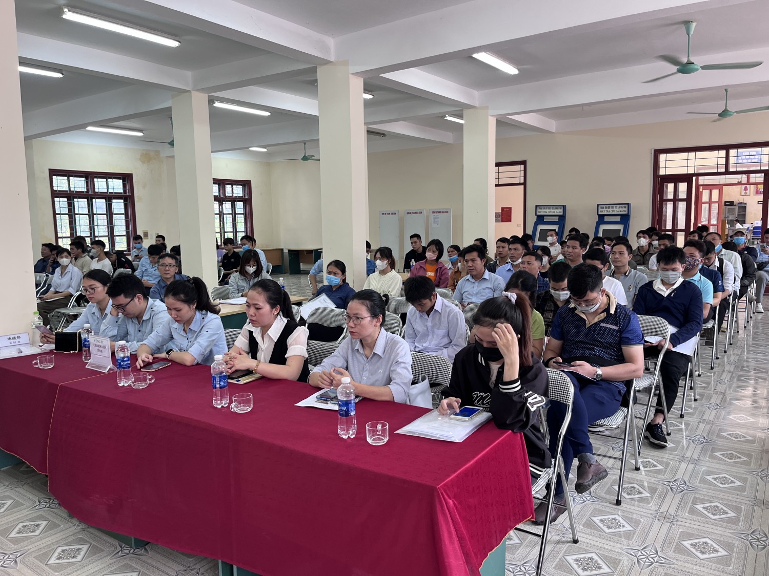 Hơn 200 lao động tham gia phiên GDVL tại Trung tâm DVVL Hà Tĩnh