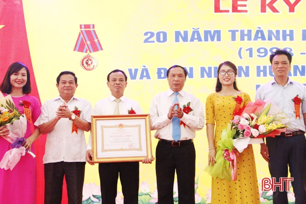 Trung tâm Dịch vụ việc làm Hà Tĩnh tổ chức lễ kỷ niệm 20 năm thành lập và đón nhận Huân chương lao động hạng Nhì