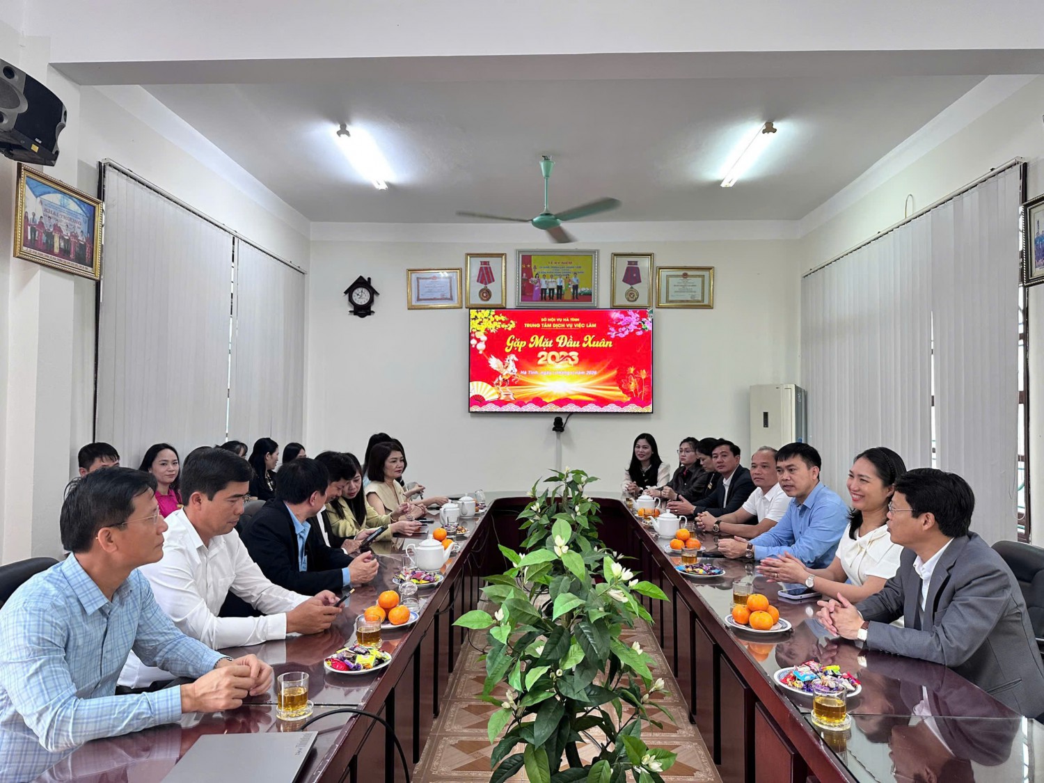 Phiên giao dịch việc làm chào xuân tại UBND xã Cẩm Duệ