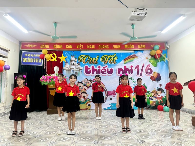 Gắn kết yêu thương qua chương trình Tết Thiếu nhi 1/6 tại Trung tâm Dịch vụ việc làm Hà Tĩnh