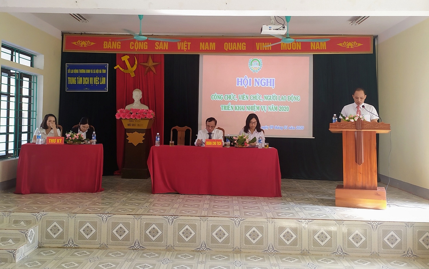 Trung tâm Dịch vụ việc làm Hà Tĩnh tổ chức Hội nghị công chức, viên chức, Người lao động