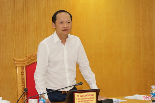 Phó Chủ tịch UBND tỉnh Nguyễn Hồng Lĩnh – Trưởng ban Chỉ đạo xử lý, tháo gỡ vướng mắc, khó khăn trong sản xuất kinh doanh (SXKD), đẩy mạnh giải ngân vốn đầu tư công, triển khai thực hiện các dự án đầu tư trên địa bàn chủ trì cuộc họp.
